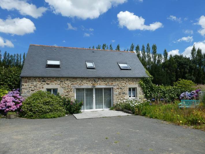 Gîte pour 5 personnes, avec terrasse et jardin à Coatréven
