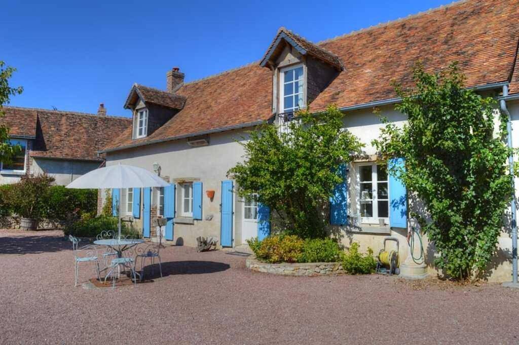 Double Room with Private Bathroom in Dame-Marie-les-Bois, Région de Tours