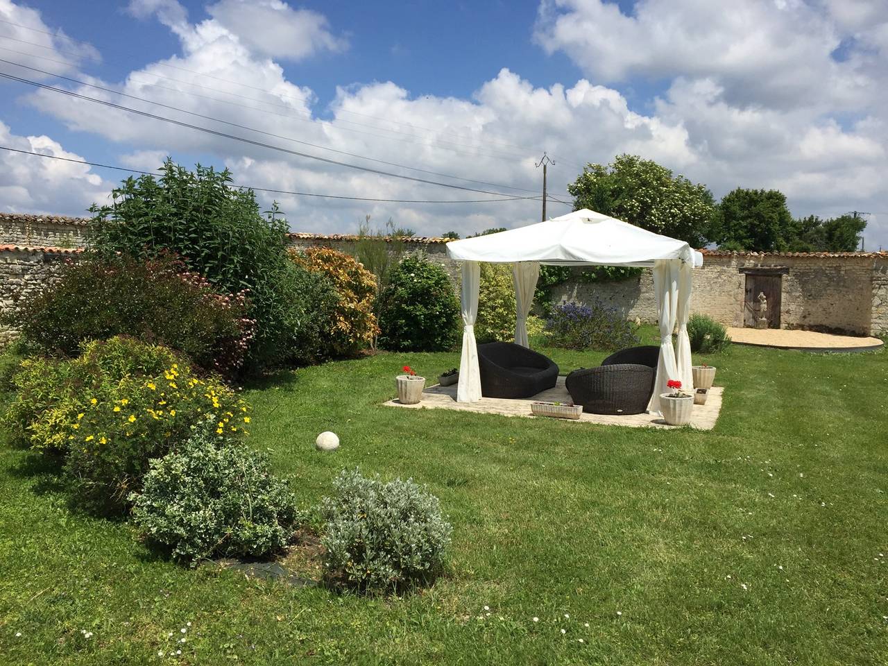 Ferienhaus 'Le Colombier' mit privater Terrasse, privatem Garten und Wi-Fi in Surgères, Rochefort und Umgebung