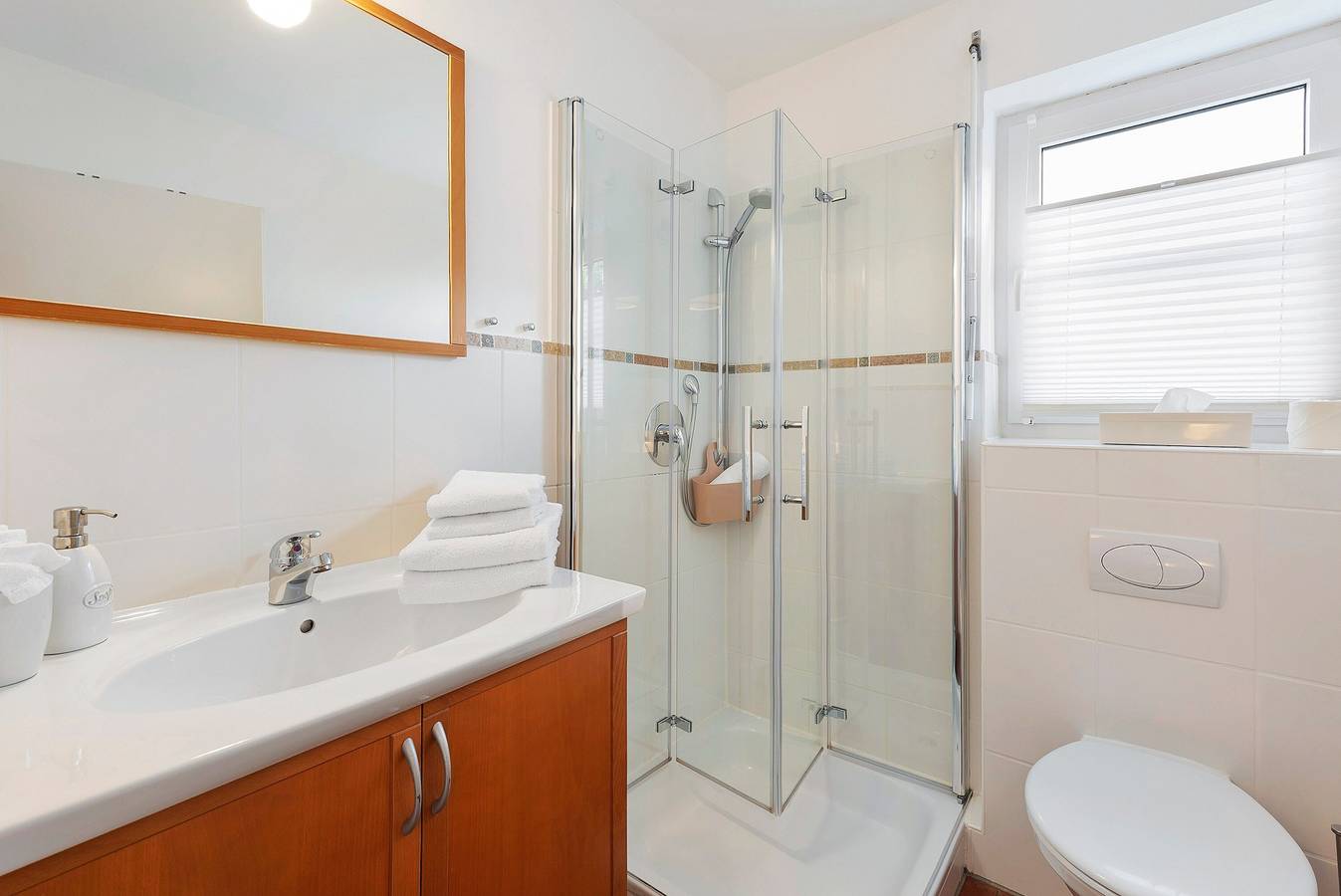 Privé-kamer Kippenhausen – Tweepersoonskamer met douche en wc, foto 9