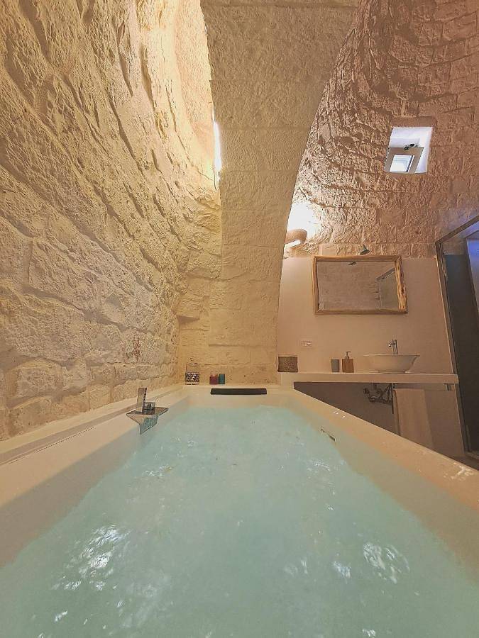 Maison d’hôte pour 2 personnes, avec jardin et jacuzzi à Locorotondo - 3