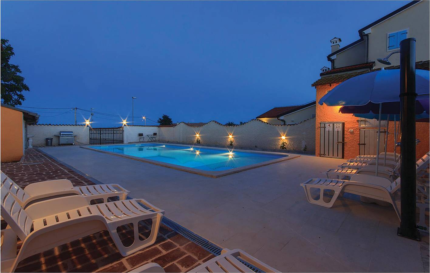 Casa de vacaciones para 16 personas con terraza in Sisan, Costa sur de Istria