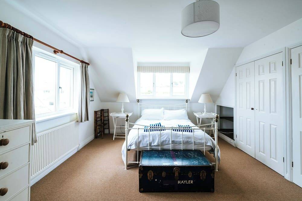 Spacious family home, prime location 2 minutes from Trevone's beautiful beaches in Trevone, Cornwall