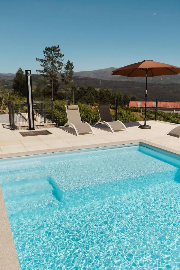 Location de vacances pour 20 personnes, avec jardin et piscine ainsi que terrasse et vue dans Codeçoso - 4