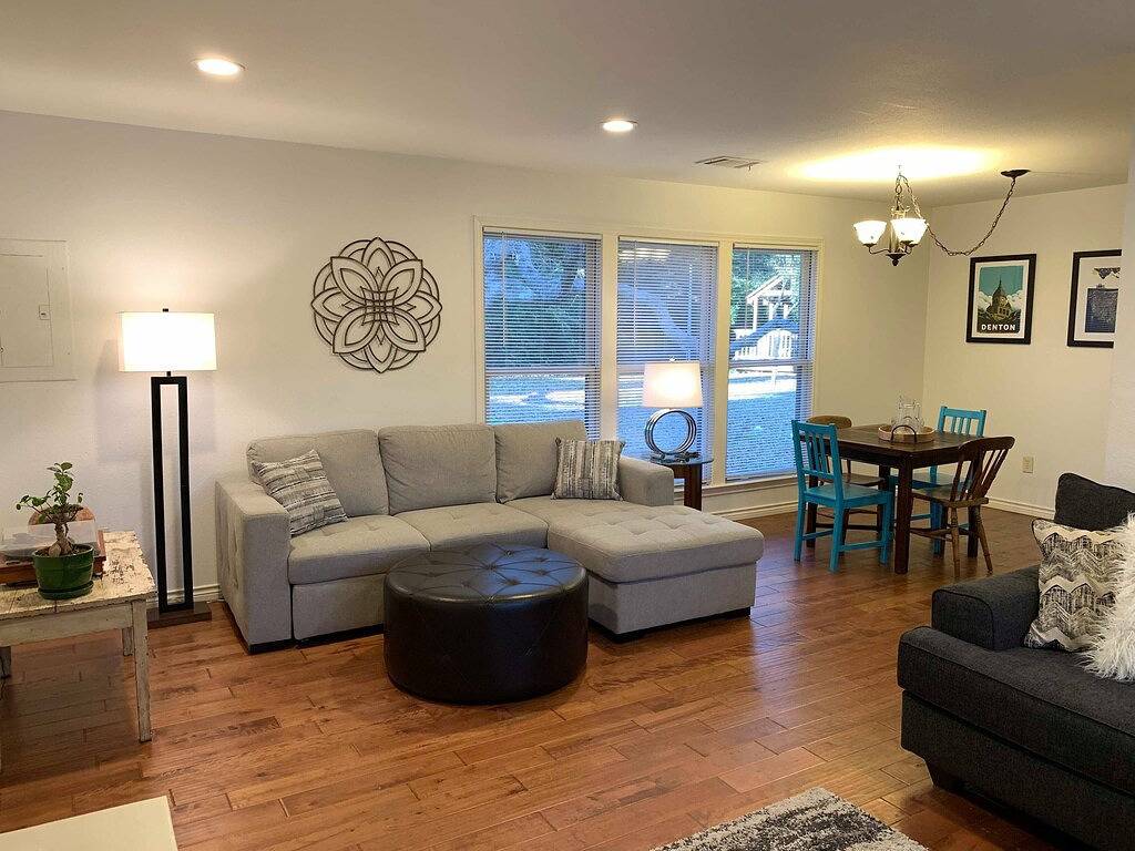 Idiot's Hill Guest House in Denton, Denton County