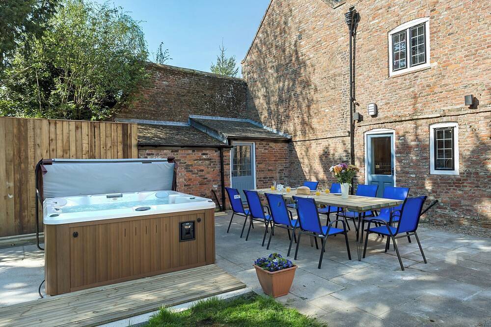 Cottage for 11 People in Tilney Saint Lawrence, Norfolk