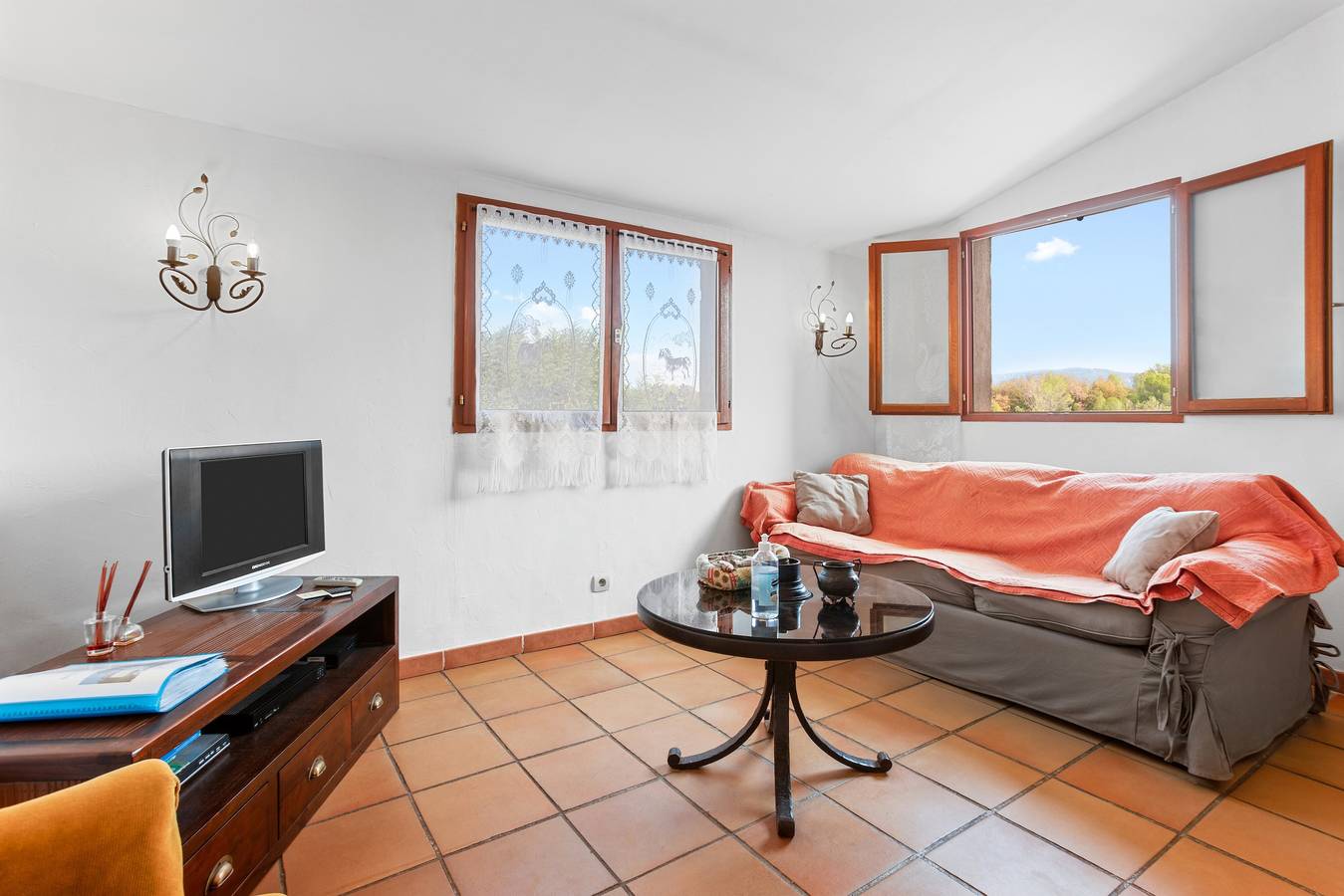 Appartement entier, Appartement "Gite Rural Dans Bastide Provenale" avec terrasse privée, jardin privé et Wi-Fi in Roquebrune-sur-Argens, Côte méditerranéenne (France)
