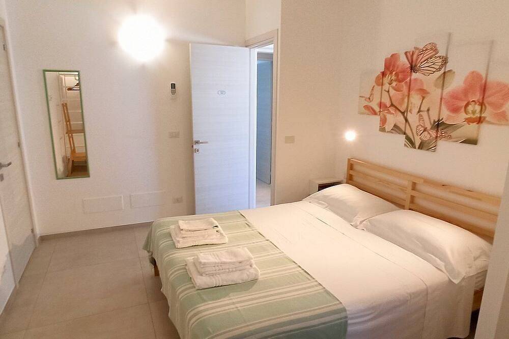 Villa Eliria B: A graceful apartment situated at a short distance from the beach, with Free Wi-Fi. in Torre Vado, Gulf of Taranto
