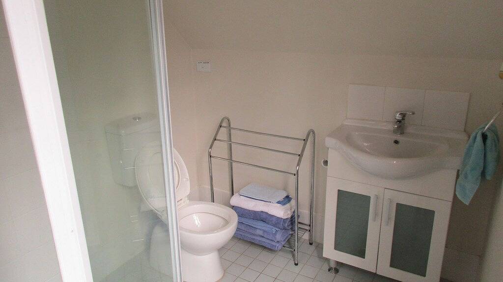 Ganze Wohnung, Studio. Im Obergeschoss kleines Studio in der Nähe von Cbd in Bathurst, New South Wales