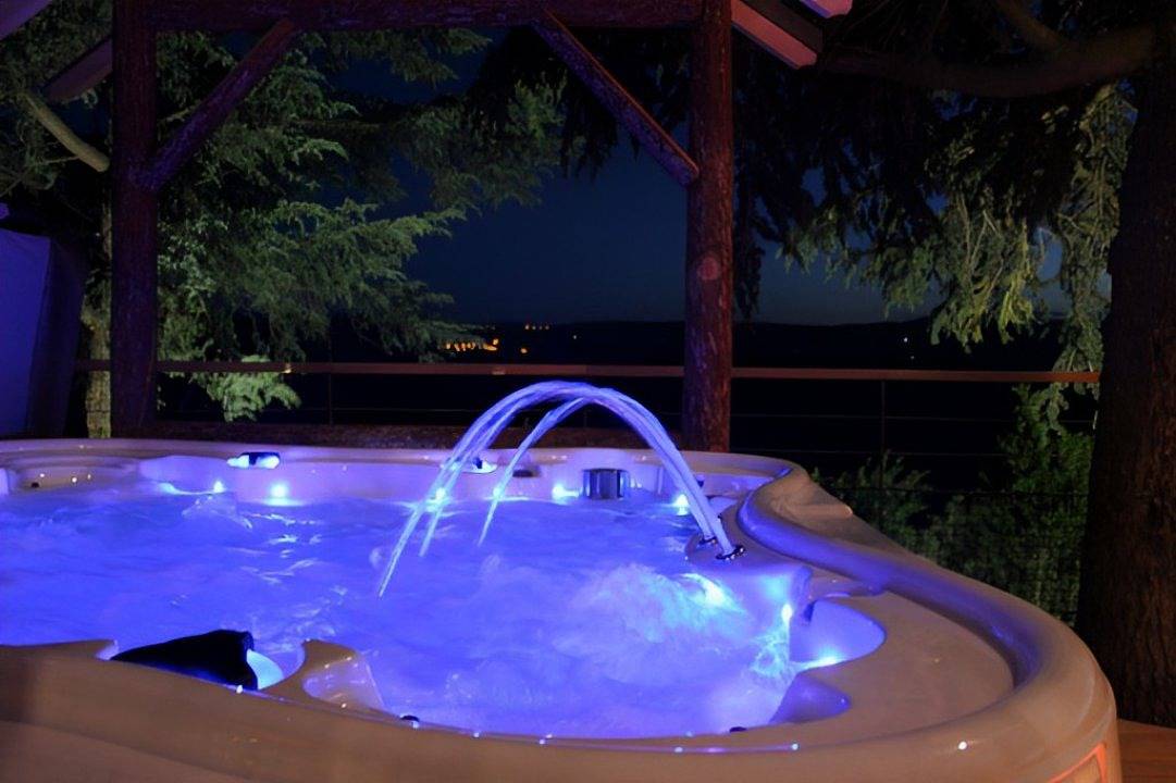 Cabane Spa La Belle Étoile - Les Cabanes de Marie in Cordelle, Région de Roanne