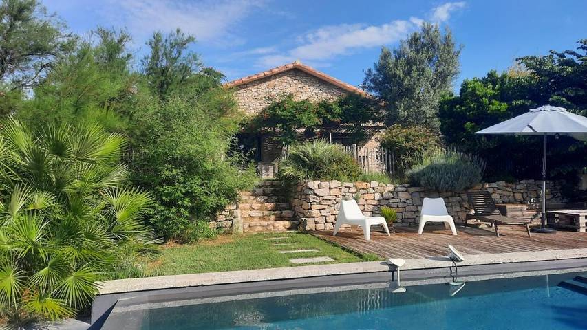Gîte pour 8 personnes, avec jardin ainsi que piscine et vue à Popian