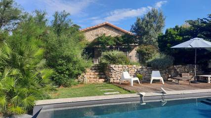 Gîte pour 8 personnes, avec vue ainsi que piscine et jardin à Popian