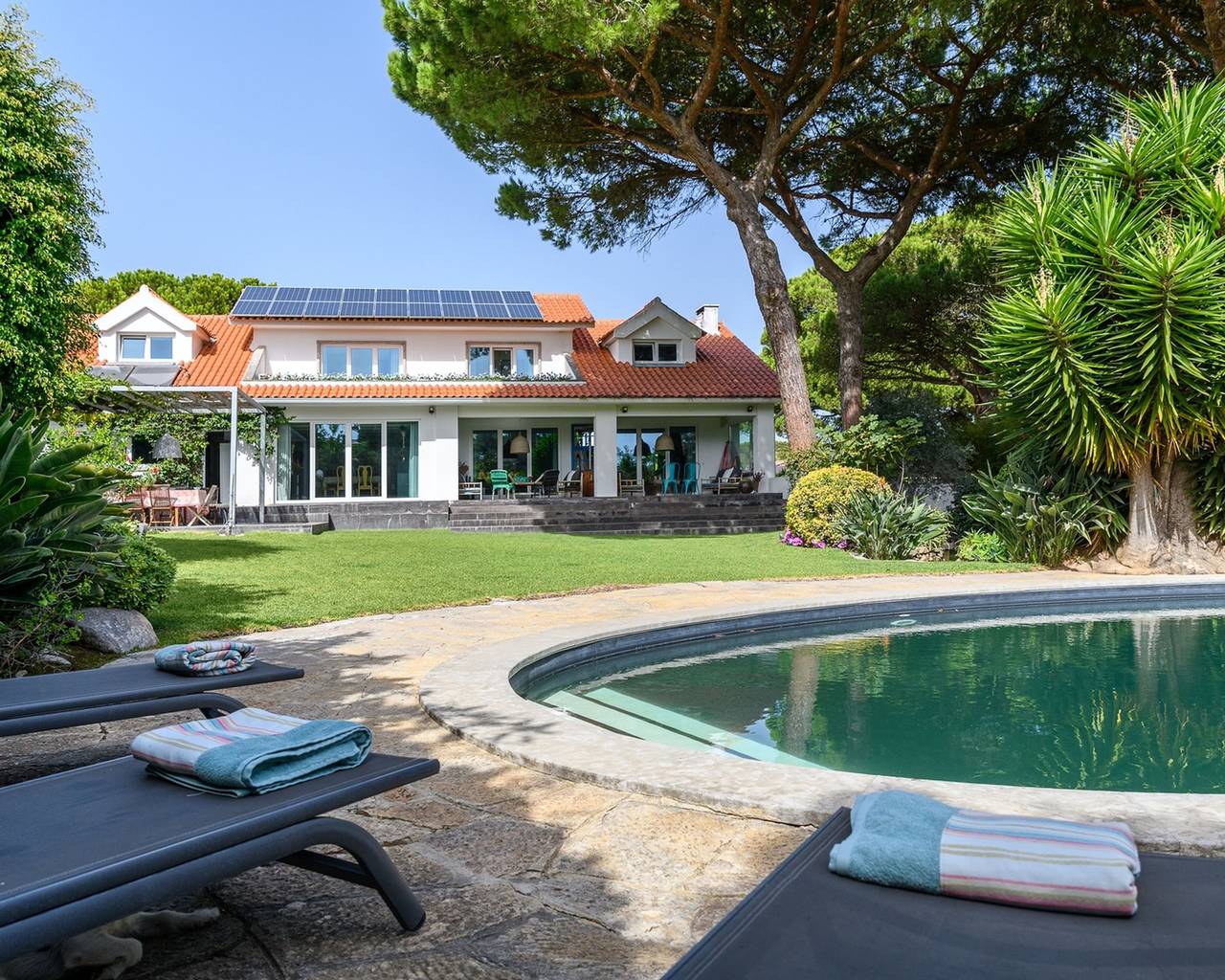 Villa para 18 pessoas com terraço in Aldeia de Juzo, Cascais e Estoril