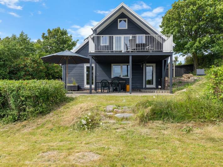 Ferieudlejning for 6 personer, med Terrasse og Søudsigt i Fåborg