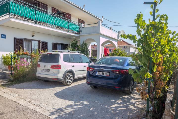 Ferienwohnung für 6 Personen, mit Terrasse und Ausblick, mit Haustier in Trogir