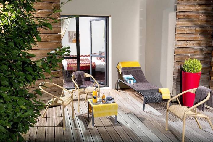 Hôtel pour 2 personnes, avec vue ainsi que terrasse et jardin, animaux acceptés à Courlans