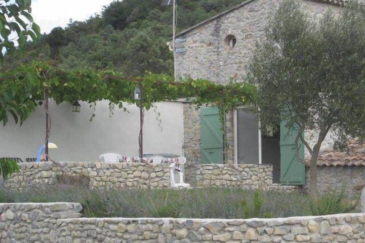 Gîte pour 5 personnes, avec jardin et terrasse à Valvignères