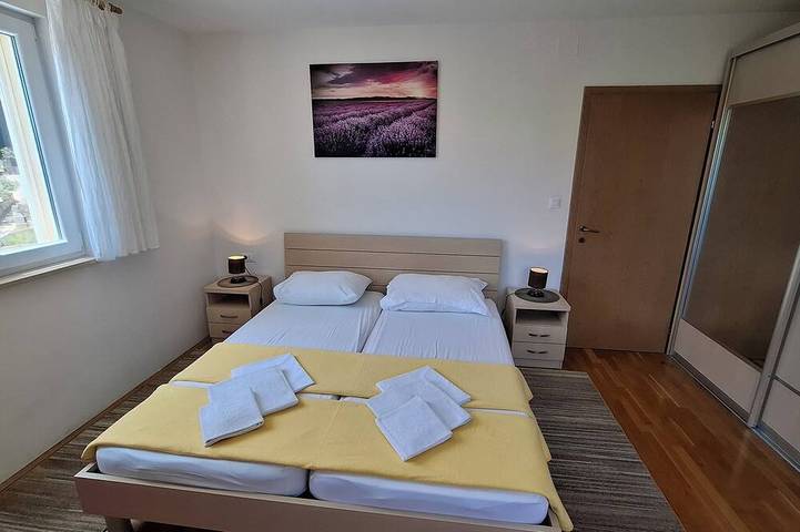 Villa Gudelj, 30m vom Meer, vollklimatisiert, Kajaks, Fahrräder, beheizter Pool in Milna, Brac
