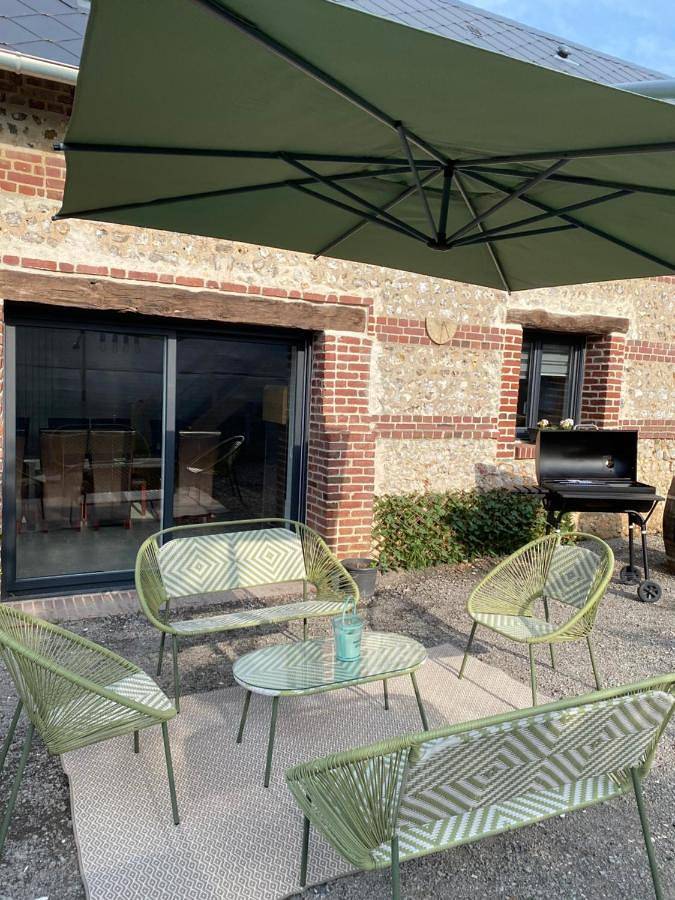 Location de vacances pour 8 personnes, avec jardin à Angerville-la-Martel