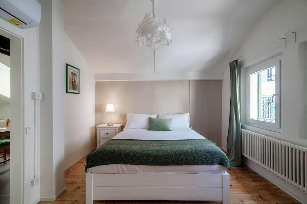Apartamento entero, Acogedor ático con vista al lago (Mansarda Verde) in Ponte Tresa, Lago de Lugano