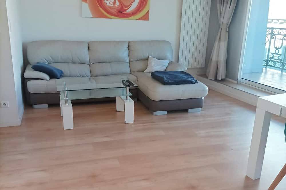 Apartamento entero, Charm and comfort in the heart of the city - Furnished T4 apartment in Oyonnax, Nantua