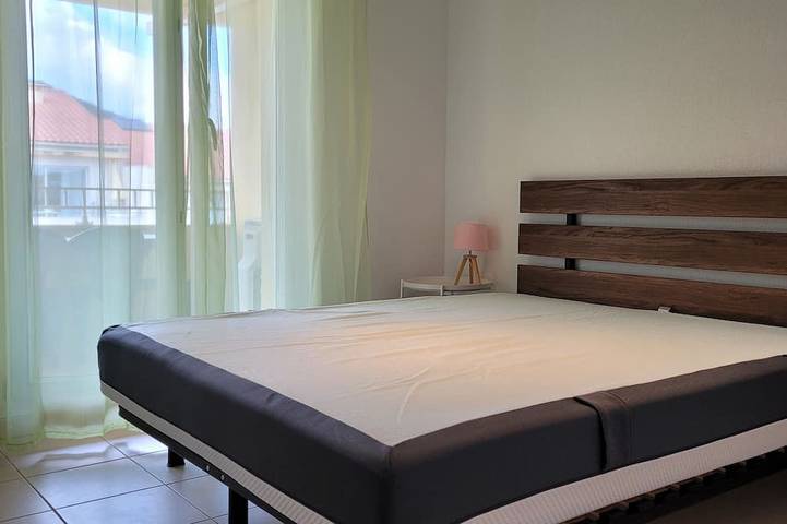 Appartement entier, Calvi 2P climatisé wifi +terrasse+parking à 100m de la plage et des commerces in Calvi, Région de Calvi