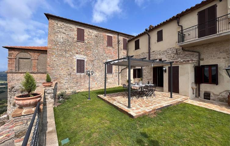 Vacation apartment for 5 people, with Terrace and Yard in Perugia