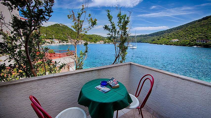 Gîte pour 3 personnes, avec balcon dans Lastovo