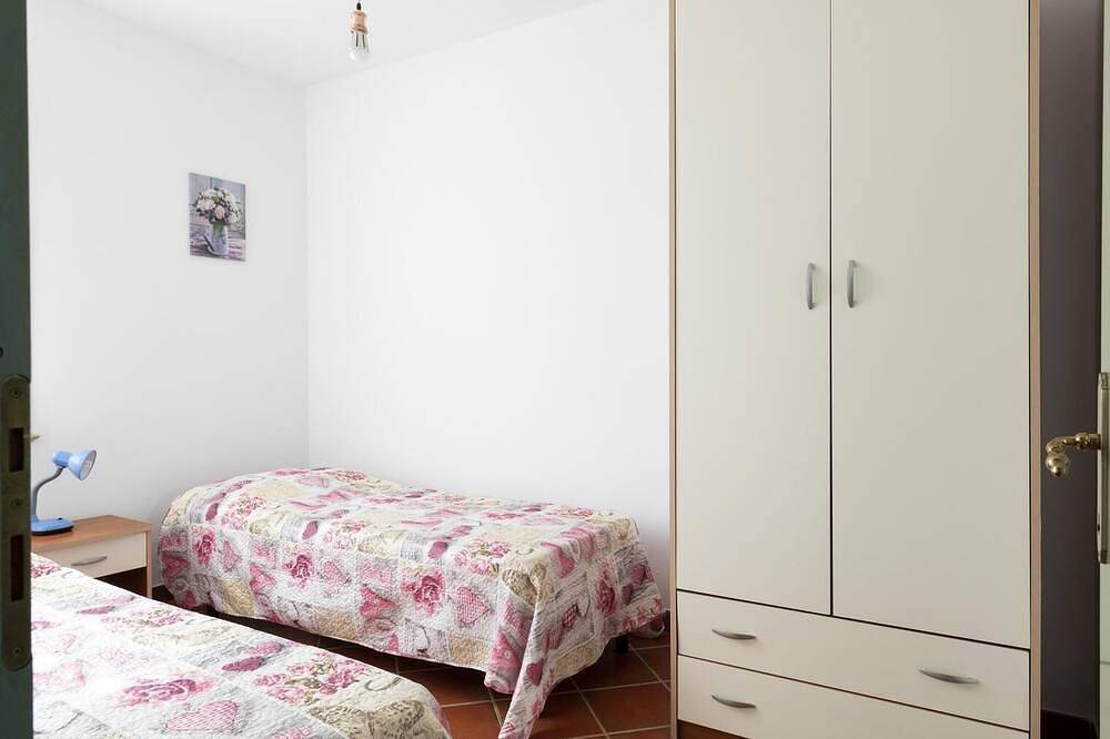 Lovely detached cottage with large outdoor space, 700 m. from the beach in Lotzorai, Ogliastra Provinz