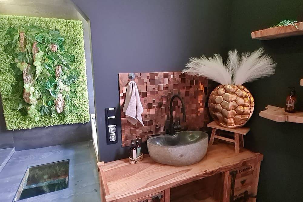 Appartamento intero, Juloft-Private wellness suite for couples with whirlpool, sauna & style in Leverkusen, Bergisches Land