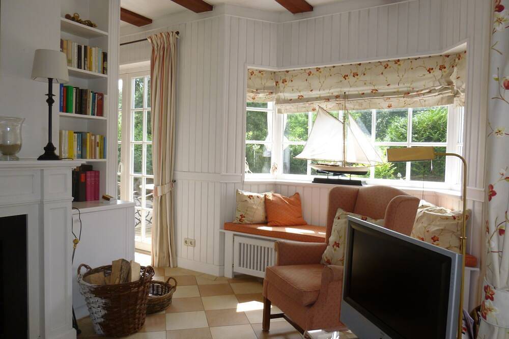 5 Min. zum Strand, Ferienhaus mit Kamin & Garten, Wellness mit Sauna & Whirlpool in Wittenbeck, Rostock und Umgebung