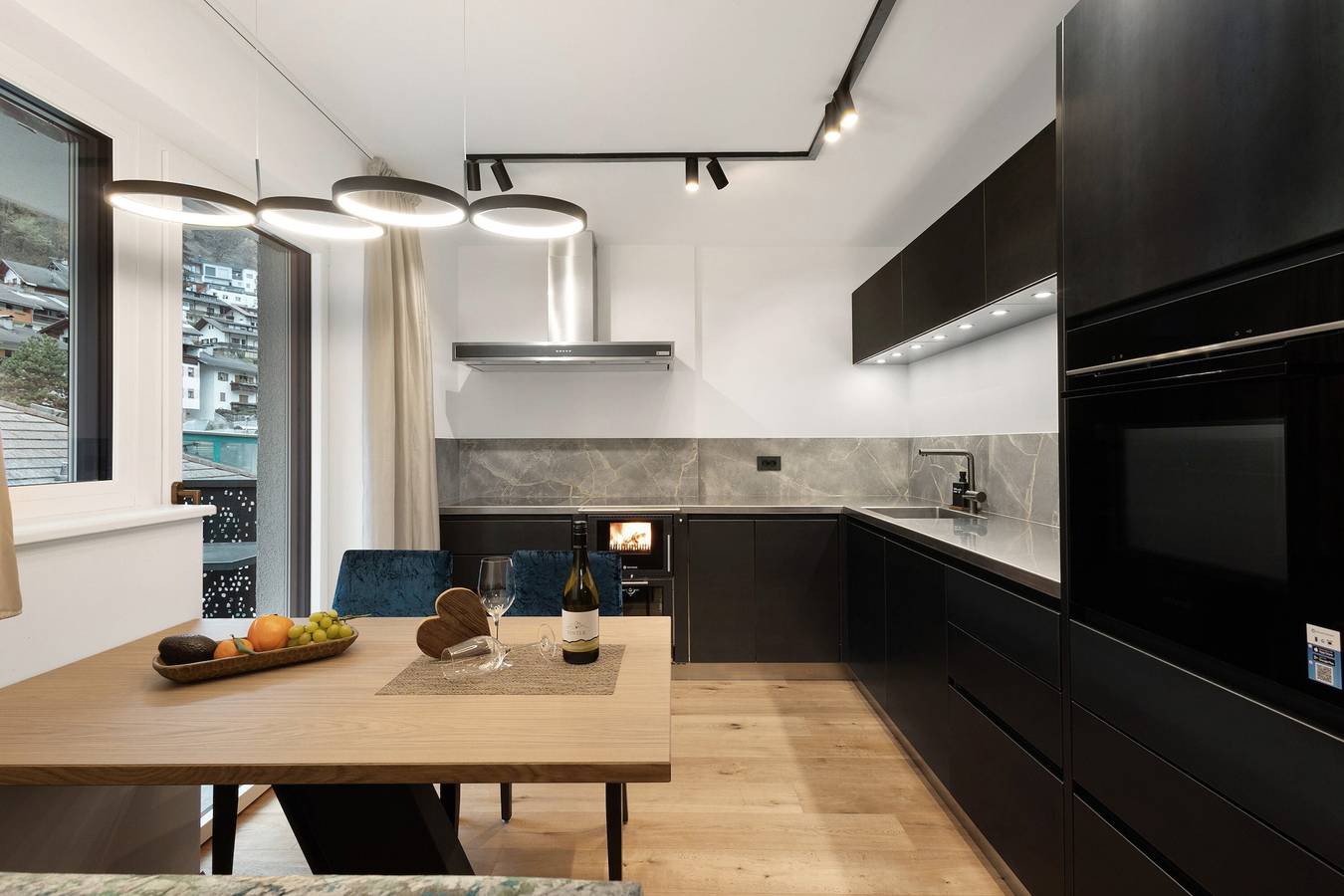 Ganze Wohnung, Ferienwohnung 'Paradeis Apartments A18' mit Bergblick, privater Terrasse und Wi-Fi in Mühlbach, Dolomiti Superski