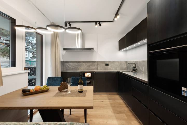 Ganze Wohnung, Ferienwohnung 'Paradeis Apartments A18' mit Bergblick, privater Terrasse und Wi-Fi in Mühlbach, Dolomiti Superski
