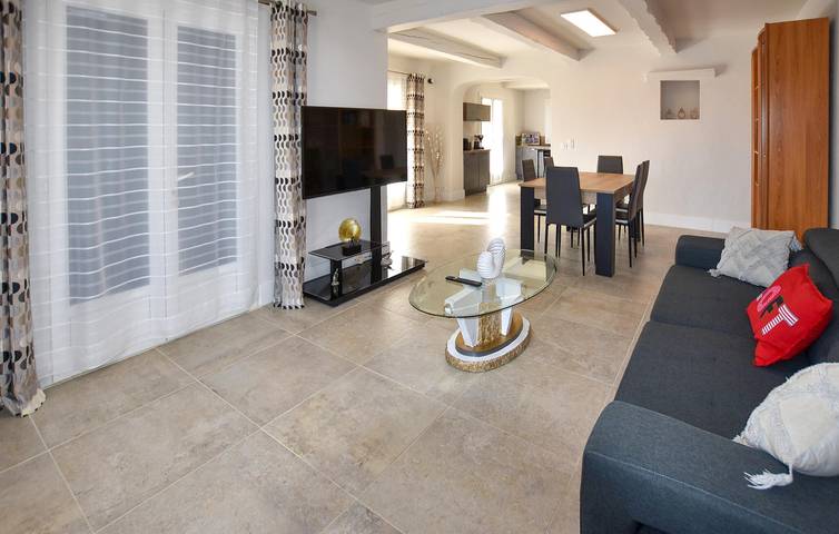 Rückzugsort mit Bergblick, Pool, Parkplatz & WiFi - 2km nach Sarrians in Sarrians, Vaucluse