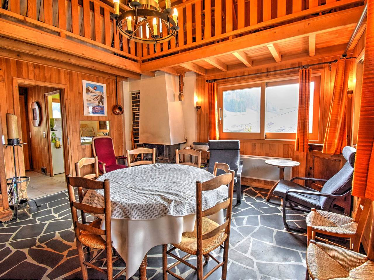 Chalet cosy à Morzine, proche navettes, avec garage, terrasse et équipements complets in Morzine, Les Portes du Soleil