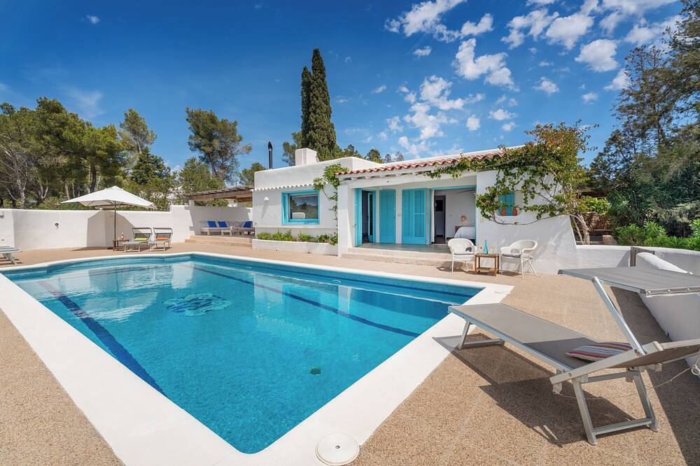 Hermosa villa para 6 con gran piscina, vistas al mar y al atardecer en las colinas de San José in San José (Ibiza), Sant Josep de sa Talaia