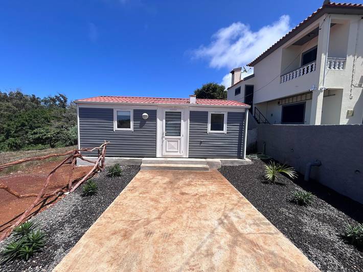 Mobile Home 'Caldeira' with Mountain View, Private Garden and Wi-Fi in Madeira