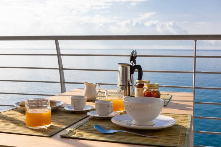 Ferienwohnung für 6 Personen, mit Balkon und Terrasse sowie Pool und Ausblick