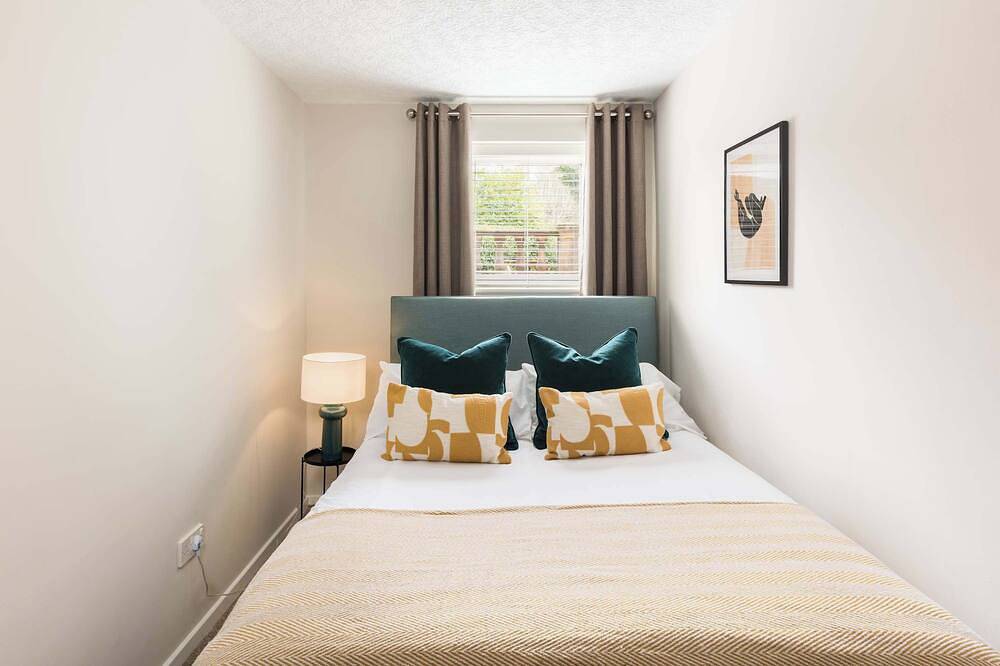 Entire apartment, Apt 2 Chestnut Court - Leamington Spa in Leamington Spa, Warwickshire