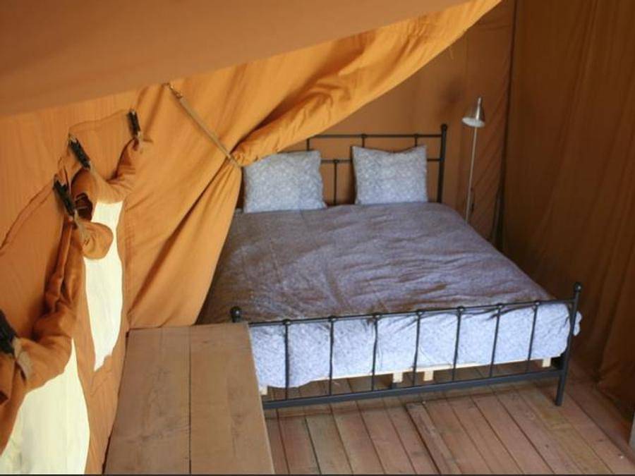 Camping Brantôme Peyrelevade - Tente en toile et en bois 6 personnes - Tente Lodge Safari 35 m² - 2 chambres - 10 m² terrasse couverte in Brantôme en Périgord, Périgord Vert