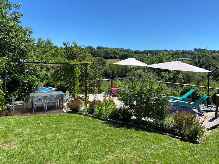 Location de vacances pour 4 personnes, avec vue ainsi que jardin et piscine, adapté aux familles à Le Vigeant - 2
