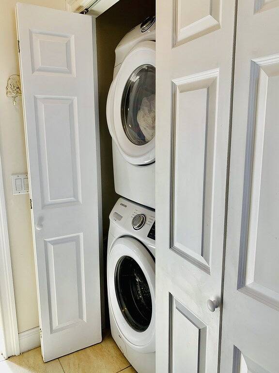 Beach House steps to private beaches in sought after location! in Old Saybrook, Connecticut