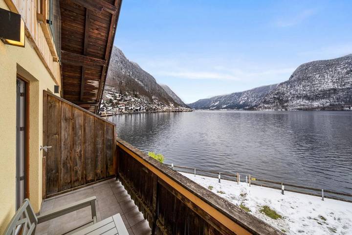 Appartement de vacances pour 2 personnes, avec vue sur le lac et vue ainsi que jardin et balcon
