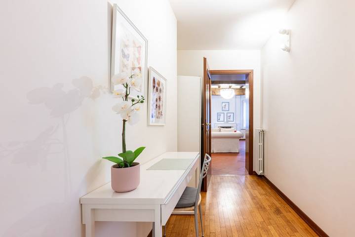 Appartamento intero, Guesthost - Large Apartment in the Historic Center of Parma in Parma, Provincia di Parma