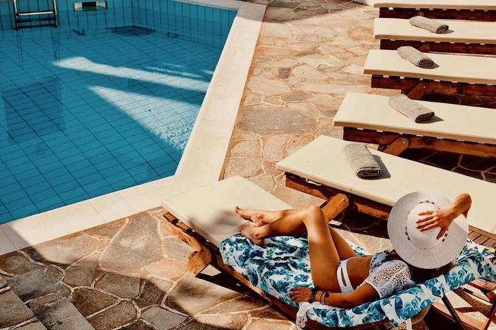 Appart’hôtel pour 2 personnes, avec Terrasse ainsi que Jardin et Piscine