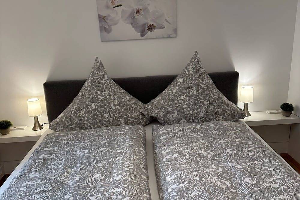 Ganze Wohnung, Parterrewohnung mit hellem Wintergarten, Terrasse, Kamin und Wlan  - Wohnung A in Neuenweg, Kleines Wiesental