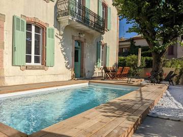 Location de vacances pour 13 personnes, avec jardin et piscine à Cavillargues