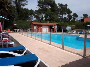 Gîte pour 2 personnes, avec piscine ainsi que jardin et vue à Mouans-Sartoux