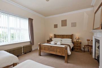 Cottage for 17 People in Broomholm, Norfolk, Photo 4