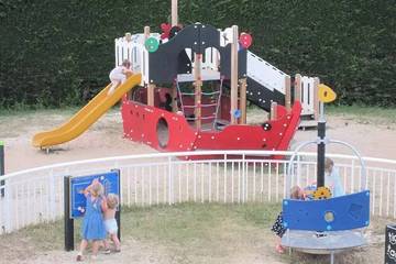 Camping pour 4 Personnes dans La Tranche-sur-Mer, Vendée, Photo 4